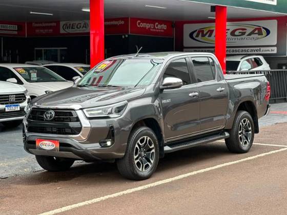 TOYOTA HILUX 2.8 D-4D TURBO DIESEL CD SRX 4X4 AUTOMÁTICO TOYOTA HILUX 2.8 D-4D TURBO DIESEL CD SRX 4X4 AUTOMÁTICO